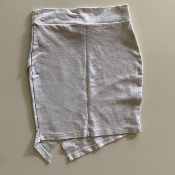 3 FOR 30 🎉 Women’s Asymmetrical White Skirt - Picture 2 of 2